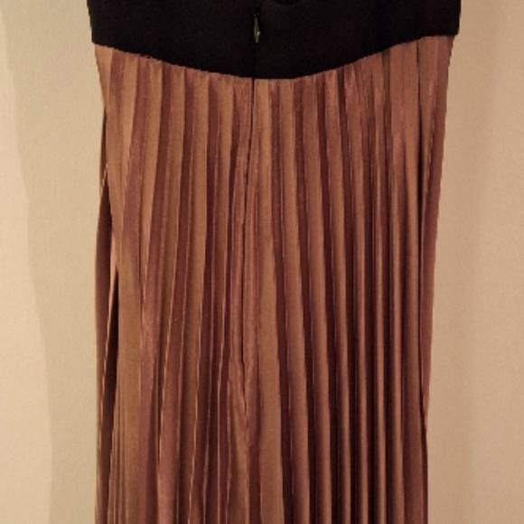 NEW BLACK & COPPPER PLUNGE HALTER KNEE LENGTH COCKTAIL DRESS - Picture 3 of 7